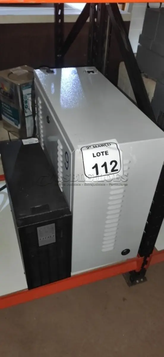 LOTE 112 - 01 BANCO DE BATERIAS VAZIO E 01 NOBREAK DE 2KVA. (NO ESTADO) ATENÇÃO! FAZER A VISITAÇÃO ANTES DE ARREMATAR, NÃO SABEMOS SE FUNCIONA, LEILÃO NÃO TEM GARANTIA E NEM DEVOLUÇÃO, SUJEITO A POSSÍVEIS AVARIAS VISÍVEIS/OCULTAS E/OU AUSÊNCIA DE COMPONENTES.
