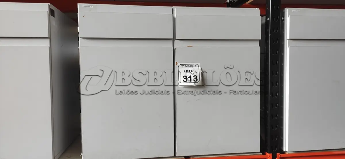 LOTE 313 - 02 ARMÁRIOS PARA CPU COM 01 PORTA E 01 GAVETA. (NO ESTADO) ATENÇÃO! FAZER A VISITAÇÃO ANTES DE ARREMATAR, NÃO SABEMOS SE FUNCIONA, LEILÃO NÃO TEM GARANTIA E NEM DEVOLUÇÃO, SUJEITO A POSSÍVEIS AVARIAS VISÍVEIS/OCULTAS E/OU AUSÊNCIA DE COMPONENTES.
