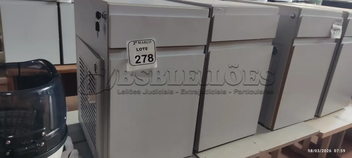 LOTE 278 - 02 ARMÁRIOS PARA CPU COM 01 PORTA E 01 GAVETA. (NO ESTADO) ATENÇÃO! FAZER A VISITAÇÃO ANTES DE ARREMATAR, NÃO SABEMOS SE FUNCIONA, LEILÃO NÃO TEM GARANTIA E NEM DEVOLUÇÃO, SUJEITO A POSSÍVEIS AVARIAS VISÍVEIS/OCULTAS E/OU AUSÊNCIA DE COMPONENTES.