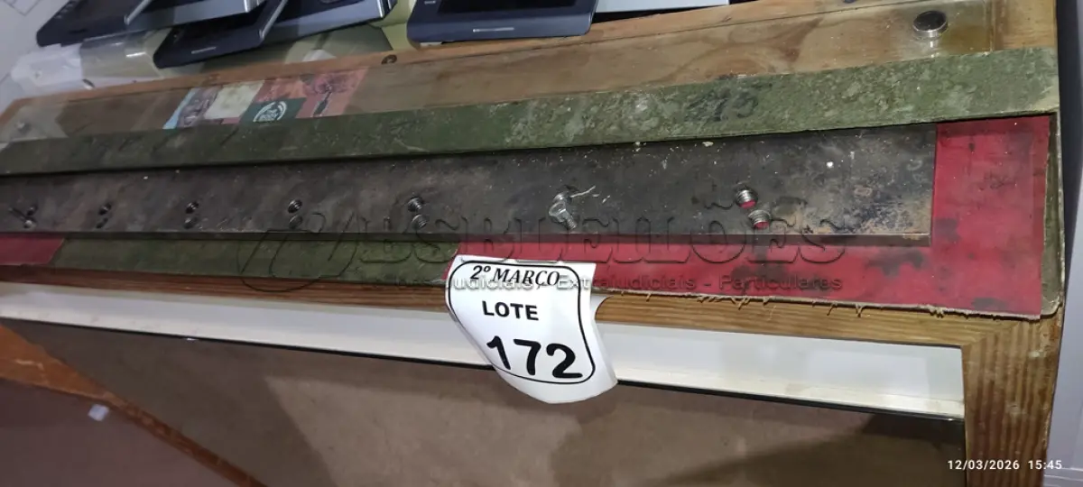 LOTE 172 - 01 LÂMINA PARA GUILHOTINA DE 1M. (NO ESTADO) ATENÇÃO! FAZER A VISITAÇÃO ANTES DE ARREMATAR, NÃO SABEMOS SE FUNCIONA, LEILÃO NÃO TEM GARANTIA E NEM DEVOLUÇÃO, SUJEITO A POSSÍVEIS AVARIAS VISÍVEIS/OCULTAS E/OU AUSÊNCIA DE COMPONENTES.