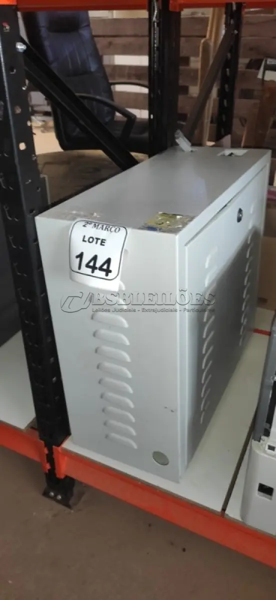 LOTE 144 - 01 BANCO DE BATERIAS COM 04 BATERIAS. (NO ESTADO) ATENÇÃO! FAZER A VISITAÇÃO ANTES DE ARREMATAR, NÃO SABEMOS SE FUNCIONA, LEILÃO NÃO TEM GARANTIA E NEM DEVOLUÇÃO, SUJEITO A POSSÍVEIS AVARIAS VISÍVEIS/OCULTAS E/OU AUSÊNCIA DE COMPONENTES.