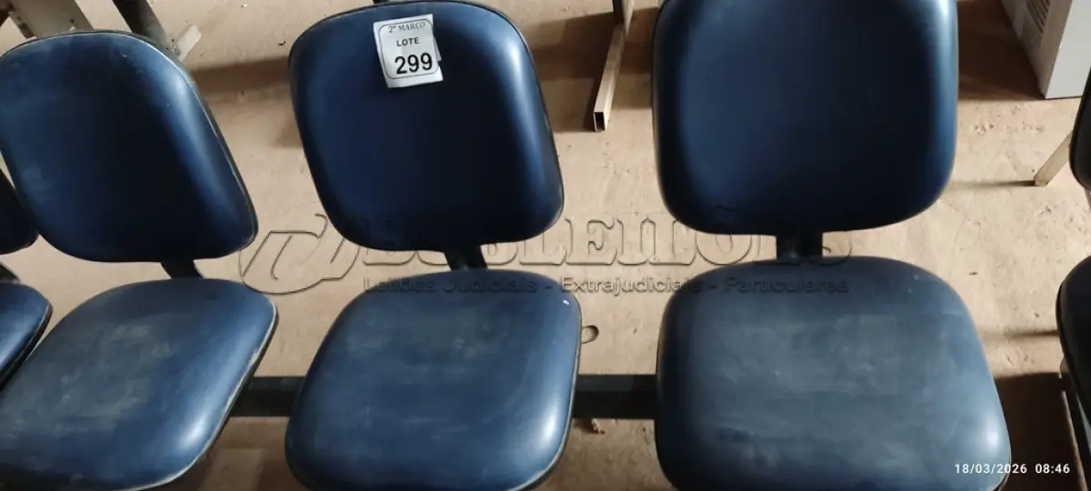 LOTE 299 - 01 CADEIRA TIPO LONGARINA COM 03 LUGARES NA COR AZUL. (NO ESTADO) ATENÇÃO! FAZER A VISITAÇÃO ANTES DE ARREMATAR, NÃO SABEMOS SE FUNCIONA, LEILÃO NÃO TEM GARANTIA E NEM DEVOLUÇÃO, SUJEITO A POSSÍVEIS AVARIAS VISÍVEIS/OCULTAS E/OU AUSÊNCIA DE COMPONENTES.