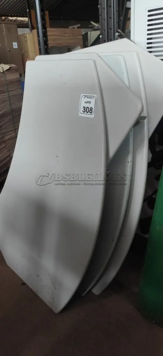 LOTE 308 - 05 TAMPOS DE MESA EM MADEIRA. (NO ESTADO) ATENÇÃO! FAZER A VISITAÇÃO ANTES DE ARREMATAR, NÃO SABEMOS SE FUNCIONA, LEILÃO NÃO TEM GARANTIA E NEM DEVOLUÇÃO, SUJEITO A POSSÍVEIS AVARIAS VISÍVEIS/OCULTAS E/OU AUSÊNCIA DE COMPONENTES.