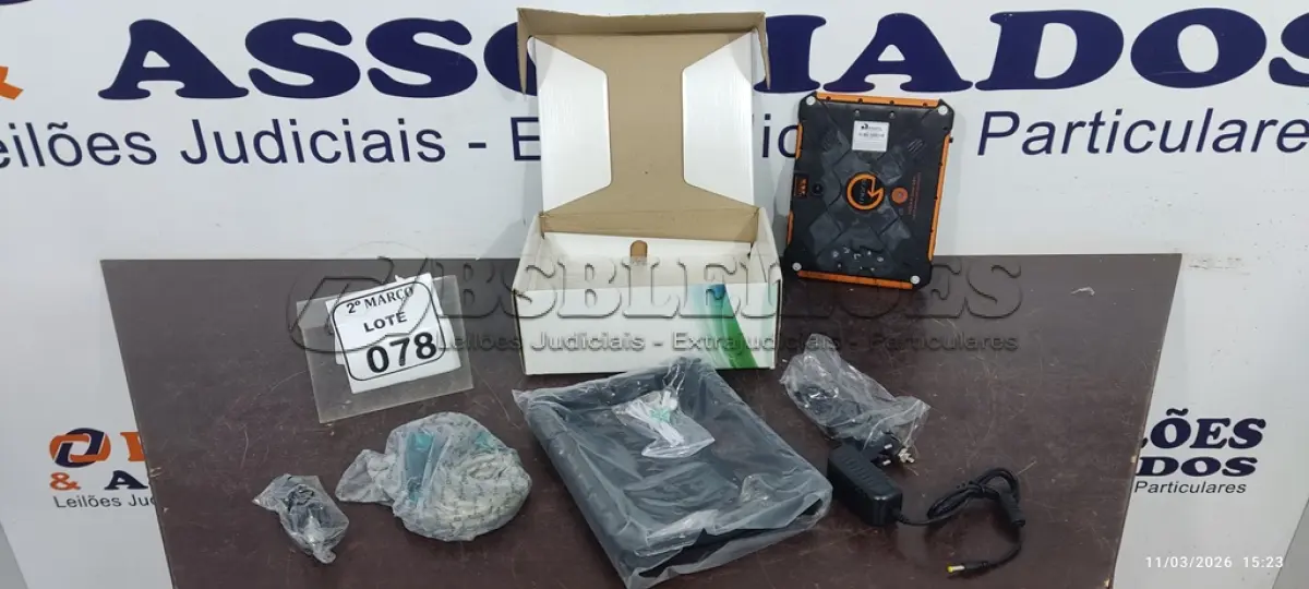 LOTE 078 - 01 TABLET MODELO QAV 801 8GB MARCA TABRA. (NO ESTADO) ATENÇÃO! FAZER A VISITAÇÃO ANTES DE ARREMATAR, NÃO SABEMOS SE FUNCIONA, LEILÃO NÃO TEM GARANTIA E NEM DEVOLUÇÃO, SUJEITO A POSSÍVEIS AVARIAS VISÍVEIS/OCULTAS E/OU AUSÊNCIA DE COMPONENTES.