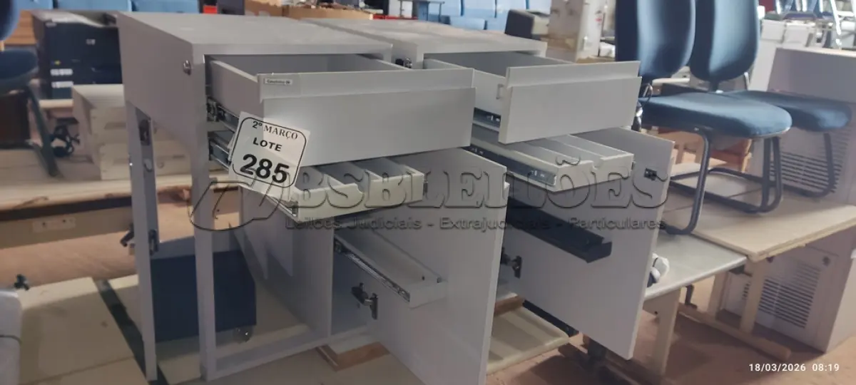 LOTE 285 - 02 ARMÁRIOS PARA CPU COM 01 PORTA E 01 GAVETA. (NO ESTADO) ATENÇÃO! FAZER A VISITAÇÃO ANTES DE ARREMATAR, NÃO SABEMOS SE FUNCIONA, LEILÃO NÃO TEM GARANTIA E NEM DEVOLUÇÃO, SUJEITO A POSSÍVEIS AVARIAS VISÍVEIS/OCULTAS E/OU AUSÊNCIA DE COMPONENTES.