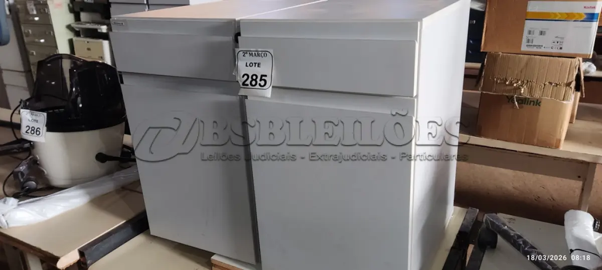 LOTE 285 - 02 ARMÁRIOS PARA CPU COM 01 PORTA E 01 GAVETA. (NO ESTADO) ATENÇÃO! FAZER A VISITAÇÃO ANTES DE ARREMATAR, NÃO SABEMOS SE FUNCIONA, LEILÃO NÃO TEM GARANTIA E NEM DEVOLUÇÃO, SUJEITO A POSSÍVEIS AVARIAS VISÍVEIS/OCULTAS E/OU AUSÊNCIA DE COMPONENTES.