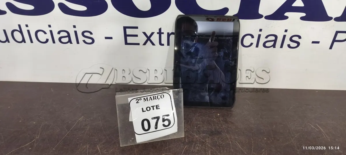 LOTE 075 - 01 TABLET MARCA MOTOROLA. (NO ESTADO) ATENÇÃO! FAZER A VISITAÇÃO ANTES DE ARREMATAR, NÃO SABEMOS SE FUNCIONA, LEILÃO NÃO TEM GARANTIA E NEM DEVOLUÇÃO, SUJEITO A POSSÍVEIS AVARIAS VISÍVEIS/OCULTAS E/OU AUSÊNCIA DE COMPONENTES.