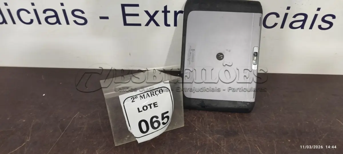 LOTE 065 - 01 TABLET MARCA MOTOROLA. (NO ESTADO) ATENÇÃO! FAZER A VISITAÇÃO ANTES DE ARREMATAR, NÃO SABEMOS SE FUNCIONA, LEILÃO NÃO TEM GARANTIA E NEM DEVOLUÇÃO, SUJEITO A POSSÍVEIS AVARIAS VISÍVEIS/OCULTAS E/OU AUSÊNCIA DE COMPONENTES.