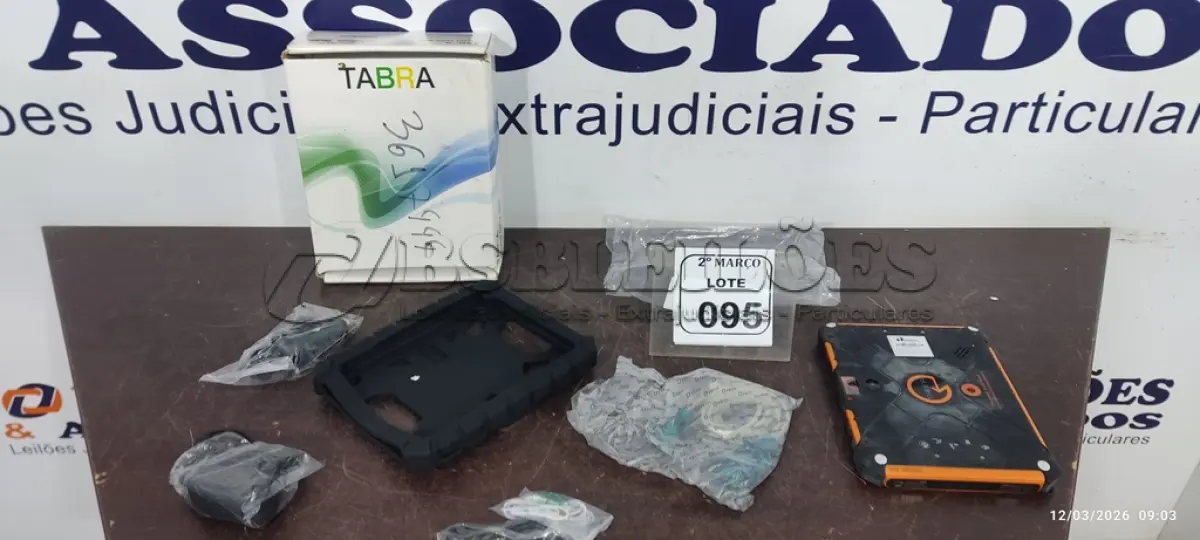 LOTE 095 - 01 TABLET MODELO QAV 801 8GB MARCA TABRA. (NO ESTADO) ATENÇÃO! FAZER A VISITAÇÃO ANTES DE ARREMATAR, NÃO SABEMOS SE FUNCIONA, LEILÃO NÃO TEM GARANTIA E NEM DEVOLUÇÃO, SUJEITO A POSSÍVEIS AVARIAS VISÍVEIS/OCULTAS E/OU AUSÊNCIA DE COMPONENTES.
