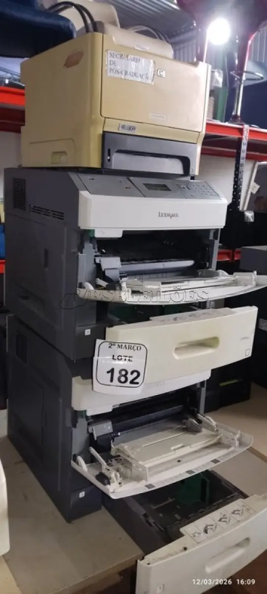 LOTE 182 - 02 IMPRESSORAS MARCA LEXMARK E 01 IMPRESSORA MARCA HP. (NO ESTADO) ATENÇÃO! FAZER A VISITAÇÃO ANTES DE ARREMATAR, NÃO SABEMOS SE FUNCIONA, LEILÃO NÃO TEM GARANTIA E NEM DEVOLUÇÃO, SUJEITO A POSSÍVEIS AVARIAS VISÍVEIS/OCULTAS E/OU AUSÊNCIA DE COMPONENTES.