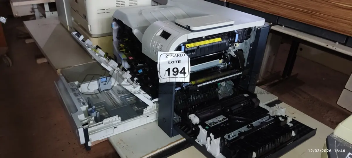 LOTE 194 - 01 IMPRESSORA MODELO LASERJET 500 COLOR M551 MARCA HP. (NO ESTADO) ATENÇÃO! FAZER A VISITAÇÃO ANTES DE ARREMATAR, NÃO SABEMOS SE FUNCIONA, LEILÃO NÃO TEM GARANTIA E NEM DEVOLUÇÃO, SUJEITO A POSSÍVEIS AVARIAS VISÍVEIS/OCULTAS E/OU AUSÊNCIA DE COMPONENTES.