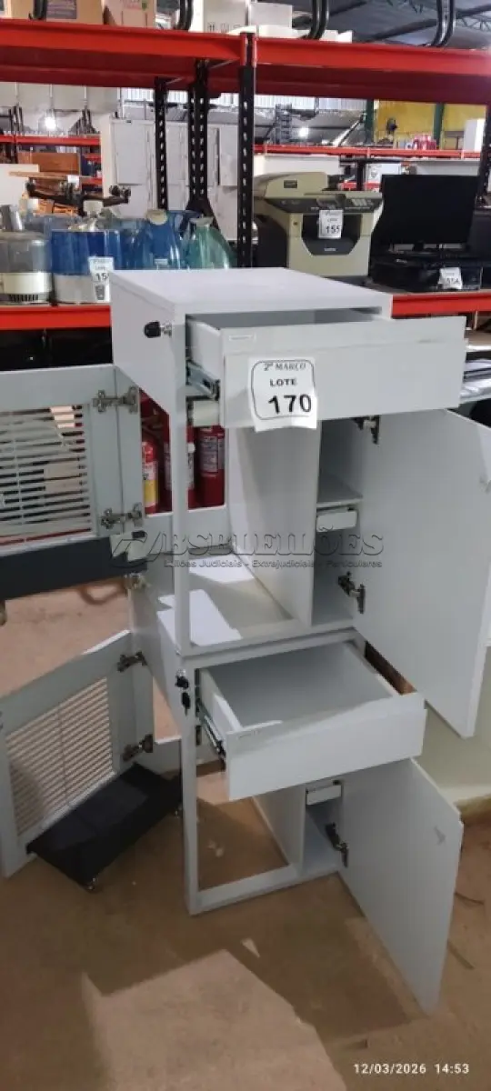 LOTE 170 - 02 ARMÁRIOS PARA CPU COM 01 PORTA E 01 GAVETA. (NO ESTADO) ATENÇÃO! FAZER A VISITAÇÃO ANTES DE ARREMATAR, NÃO SABEMOS SE FUNCIONA, LEILÃO NÃO TEM GARANTIA E NEM DEVOLUÇÃO, SUJEITO A POSSÍVEIS AVARIAS VISÍVEIS/OCULTAS E/OU AUSÊNCIA DE COMPONENTES.