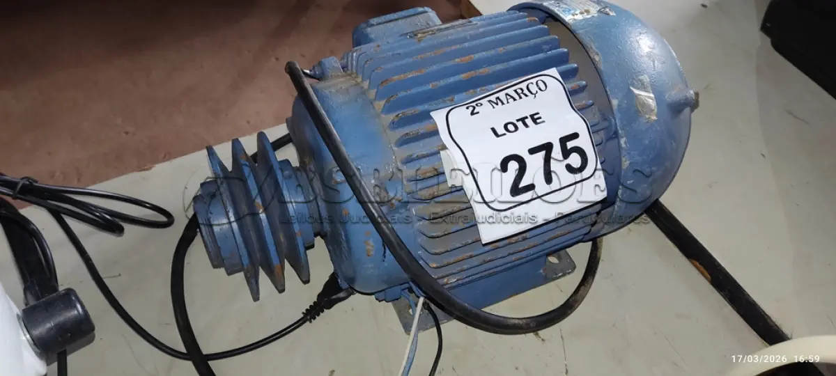 LOTE 275 - 01 MOTOR ELÉTRICO TRIFÁSICO 1725 RPM. (NO ESTADO) ATENÇÃO! FAZER A VISITAÇÃO ANTES DE ARREMATAR, NÃO SABEMOS SE FUNCIONA, LEILÃO NÃO TEM GARANTIA E NEM DEVOLUÇÃO, SUJEITO A POSSÍVEIS AVARIAS VISÍVEIS/OCULTAS E/OU AUSÊNCIA DE COMPONENTES.