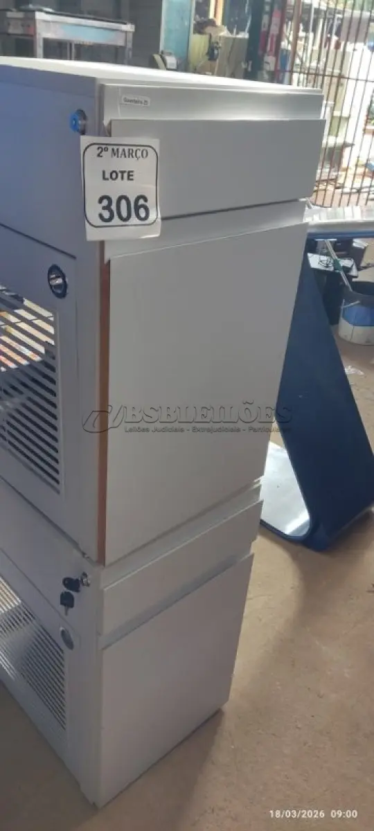 LOTE 306 - 02 ARMÁRIOS PARA CPU COM 01 PORTA E 01 GAVETA. (NO ESTADO) ATENÇÃO! FAZER A VISITAÇÃO ANTES DE ARREMATAR, NÃO SABEMOS SE FUNCIONA, LEILÃO NÃO TEM GARANTIA E NEM DEVOLUÇÃO, SUJEITO A POSSÍVEIS AVARIAS VISÍVEIS/OCULTAS E/OU AUSÊNCIA DE COMPONENTES.