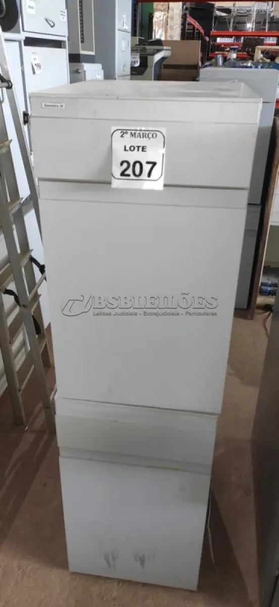 LOTE 207 - 02 ARMÁRIOS PARA CPU COM 01 PORTA E 01 GAVETA. (NO ESTADO) ATENÇÃO! FAZER A VISITAÇÃO ANTES DE ARREMATAR, NÃO SABEMOS SE FUNCIONA, LEILÃO NÃO TEM GARANTIA E NEM DEVOLUÇÃO, SUJEITO A POSSÍVEIS AVARIAS VISÍVEIS/OCULTAS E/OU AUSÊNCIA DE COMPONENTES.