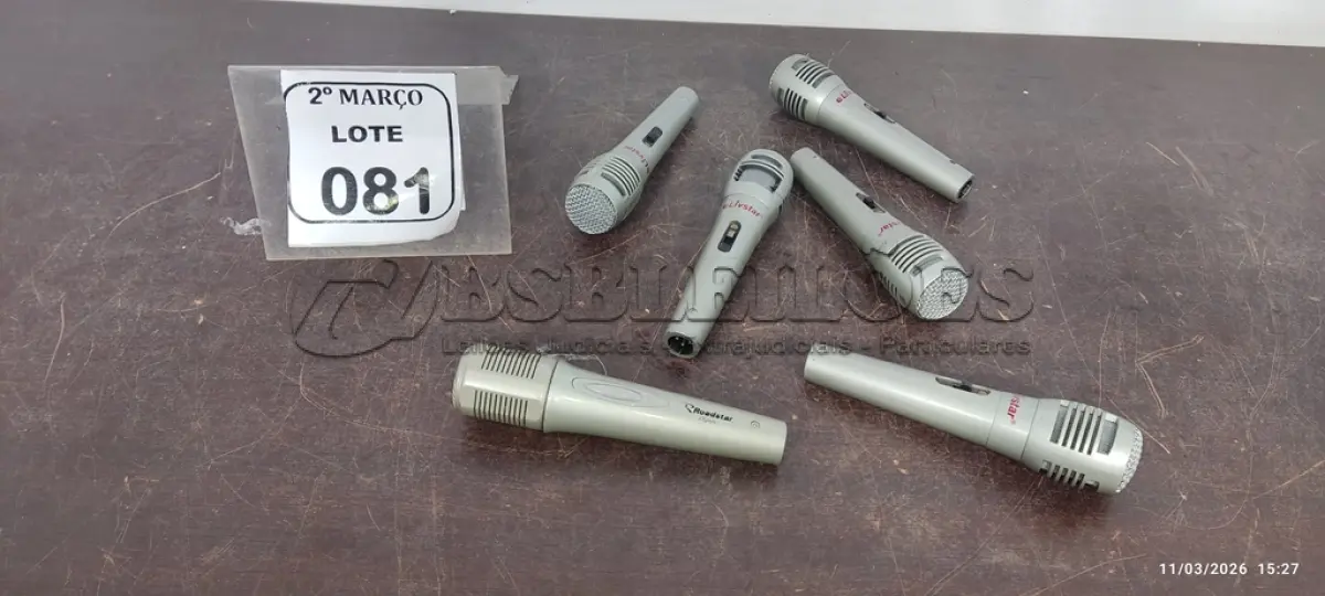 LOTE 081 - 06 MICROFONES DE MARCAS E MODELOS DIVERSOS. (NO ESTADO) ATENÇÃO! FAZER A VISITAÇÃO ANTES DE ARREMATAR, NÃO SABEMOS SE FUNCIONA, LEILÃO NÃO TEM GARANTIA E NEM DEVOLUÇÃO, SUJEITO A POSSÍVEIS AVARIAS VISÍVEIS/OCULTAS E/OU AUSÊNCIA DE COMPONENTES.