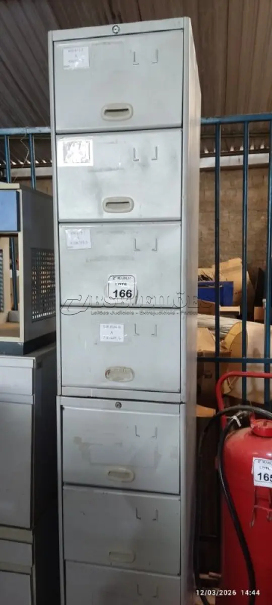 LOTE 166 - 02 ARQUIVOS DE AÇO COM 04 GAVETAS CADA. (NO ESTADO) ATENÇÃO! FAZER A VISITAÇÃO ANTES DE ARREMATAR, NÃO SABEMOS SE FUNCIONA, LEILÃO NÃO TEM GARANTIA E NEM DEVOLUÇÃO, SUJEITO A POSSÍVEIS AVARIAS VISÍVEIS/OCULTAS E/OU AUSÊNCIA DE COMPONENTES.