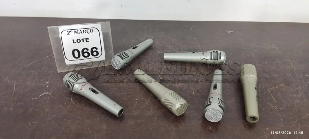 LOTE 066 - 06 MICROFONES DE MARCAS E MODELOS DIVERSOS. (NO ESTADO) ATENÇÃO! FAZER A VISITAÇÃO ANTES DE ARREMATAR, NÃO SABEMOS SE FUNCIONA, LEILÃO NÃO TEM GARANTIA E NEM DEVOLUÇÃO, SUJEITO A POSSÍVEIS AVARIAS VISÍVEIS/OCULTAS E/OU AUSÊNCIA DE COMPONENTES.