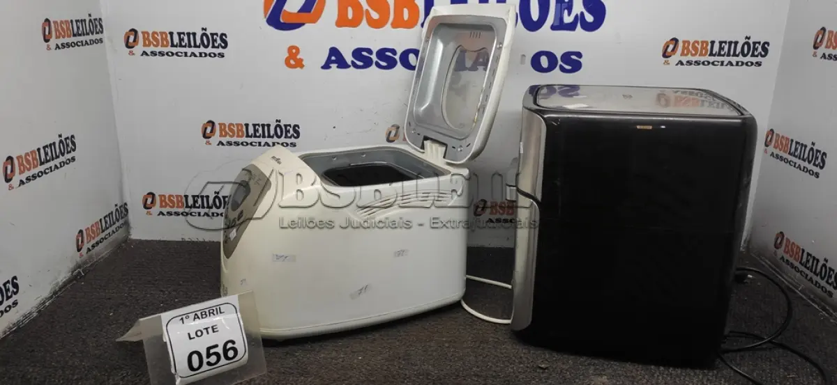 LOTE 056 - 01 PANIFICADORA ELÉTRICA MARCA BRITÂNIA E 01 FRITADEIRA ELÉTRICA AIR FRYER MARCA PHILCO. (NO ESTADO) ATENÇÃO! FAZER A VISITAÇÃO ANTES DE ARREMATAR, NÃO SABEMOS SE FUNCIONA, LEILÃO NÃO TEM GARANTIA E NEM DEVOLUÇÃO, SUJEITO A POSSÍVEIS AVARIAS VISÍVEIS/OCULTAS E/OU AUSÊNCIA DE COMPONENTES.