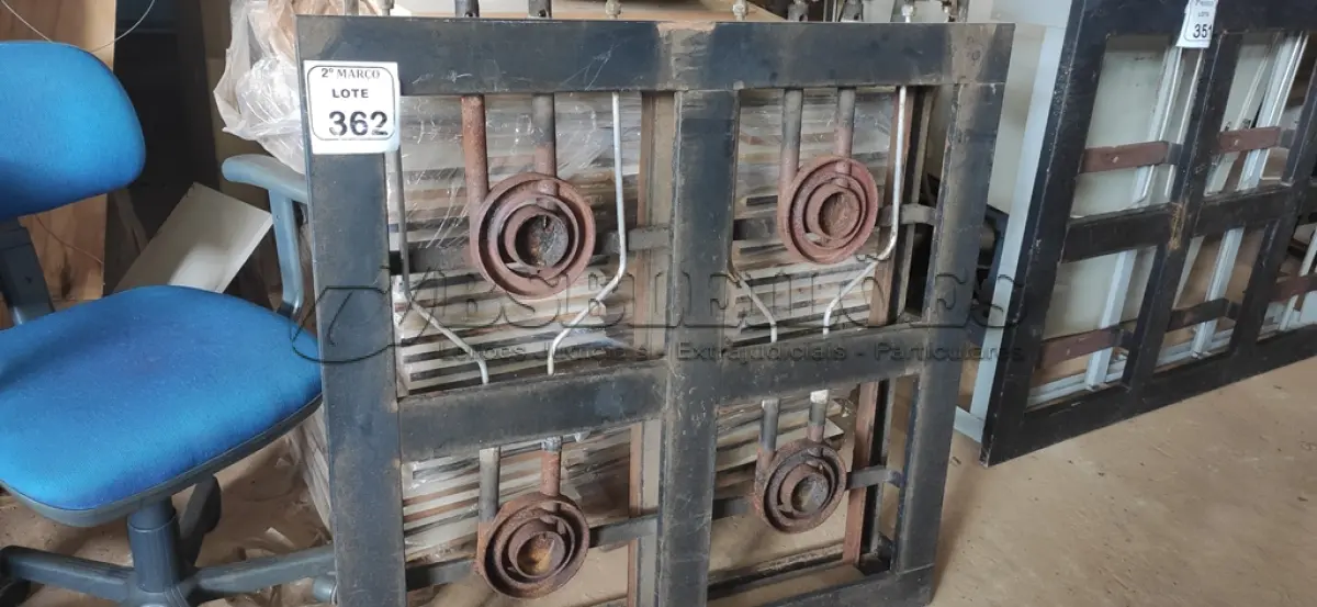 LOTE 362 - 01 FOGÃO INDUSTRIAL DE 04 BOCAS INCOMPLETO. (NO ESTADO) ATENÇÃO! FAZER A VISITAÇÃO ANTES DE ARREMATAR, NÃO SABEMOS SE FUNCIONA, LEILÃO NÃO TEM GARANTIA E NEM DEVOLUÇÃO, SUJEITO A POSSÍVEIS AVARIAS VISÍVEIS/OCULTAS E/OU AUSÊNCIA DE COMPONENTES.