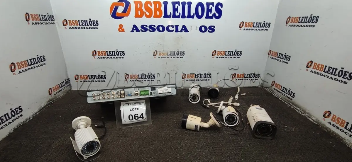 LOTE 064 - 01 DVR MARCA INTELBRAS E 06 CÂMERAS DE MONITORAMENTO MARCA INTELBRAS. (NO ESTADO) ATENÇÃO! FAZER A VISITAÇÃO ANTES DE ARREMATAR, NÃO SABEMOS SE FUNCIONA, LEILÃO NÃO TEM GARANTIA E NEM DEVOLUÇÃO, SUJEITO A POSSÍVEIS AVARIAS VISÍVEIS/OCULTAS E/OU AUSÊNCIA DE COMPONENTES.