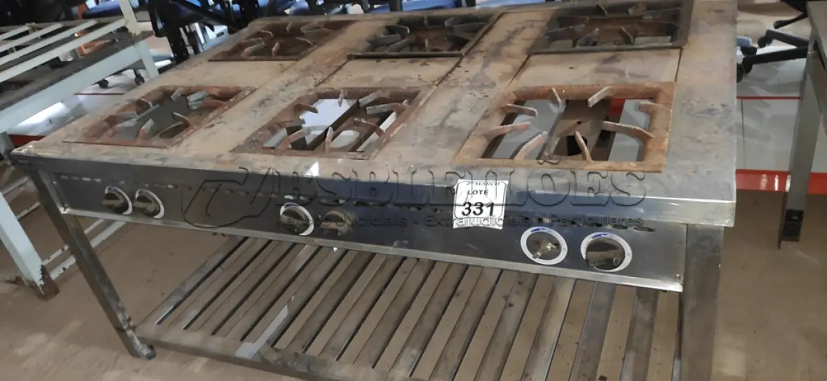 LOTE 331 - 01 FOGÃO INDUSTRIAL DE 06 BOCAS INCOMPLETO. (NO ESTADO) ATENÇÃO! FAZER A VISITAÇÃO ANTES DE ARREMATAR, NÃO SABEMOS SE FUNCIONA, LEILÃO NÃO TEM GARANTIA E NEM DEVOLUÇÃO, SUJEITO A POSSÍVEIS AVARIAS VISÍVEIS/OCULTAS E/OU AUSÊNCIA DE COMPONENTES.