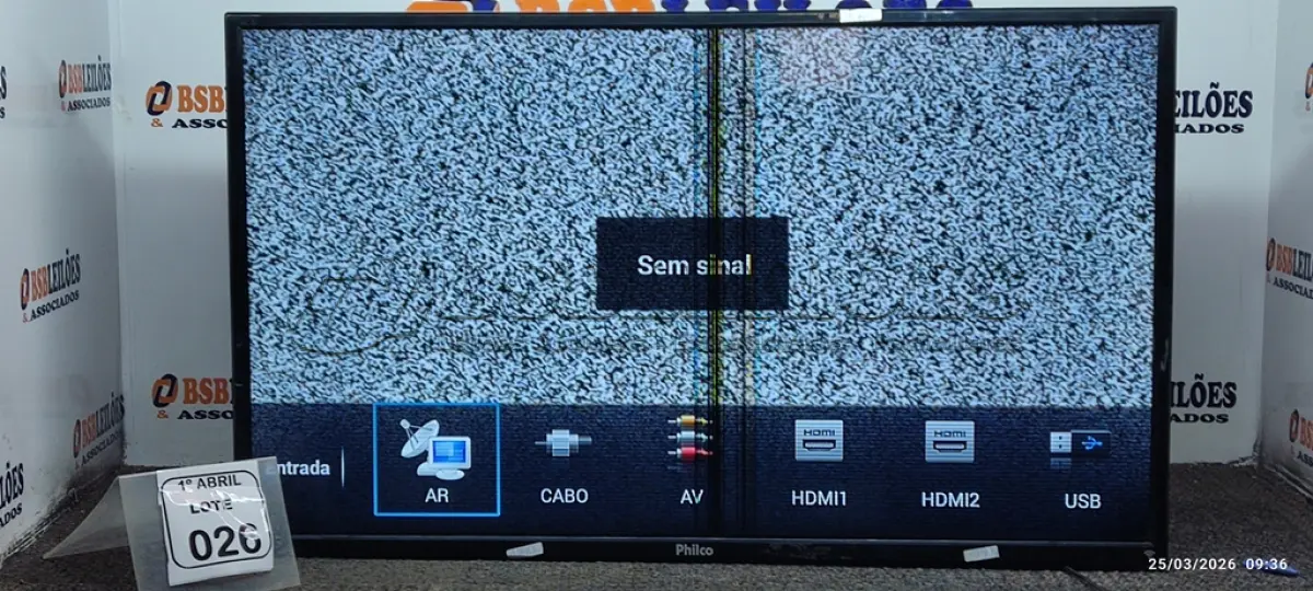 LOTE 026 - 01 TV LCD 39’’ MARCA PHILCO. (NO ESTADO) ATENÇÃO! FAZER A VISITAÇÃO ANTES DE ARREMATAR, NÃO SABEMOS SE FUNCIONA, LEILÃO NÃO TEM GARANTIA E NEM DEVOLUÇÃO, SUJEITO A POSSÍVEIS AVARIAS VISÍVEIS/OCULTAS E/OU AUSÊNCIA DE COMPONENTES.
