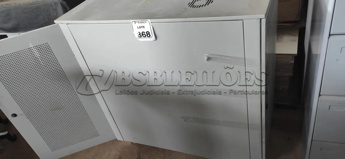 LOTE 368 - 01 GABINETE DE RACK EM FERRO. (NO ESTADO) ATENÇÃO! FAZER A VISITAÇÃO ANTES DE ARREMATAR, NÃO SABEMOS SE FUNCIONA, LEILÃO NÃO TEM GARANTIA E NEM DEVOLUÇÃO, SUJEITO A POSSÍVEIS AVARIAS VISÍVEIS/OCULTAS E/OU AUSÊNCIA DE COMPONENTES.