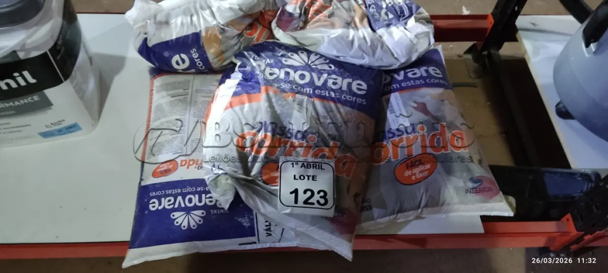 LOTE 123 - 05 PACOTES DE MASSA CORRIDA DE 15KG CADA MARCA RENOVARE. (NO ESTADO) ATENÇÃO! FAZER A VISITAÇÃO ANTES DE ARREMATAR, NÃO SABEMOS SE FUNCIONA, LEILÃO NÃO TEM GARANTIA E NEM DEVOLUÇÃO, SUJEITO A POSSÍVEIS AVARIAS VISÍVEIS/OCULTAS E/OU AUSÊNCIA DE COMPONENTES.