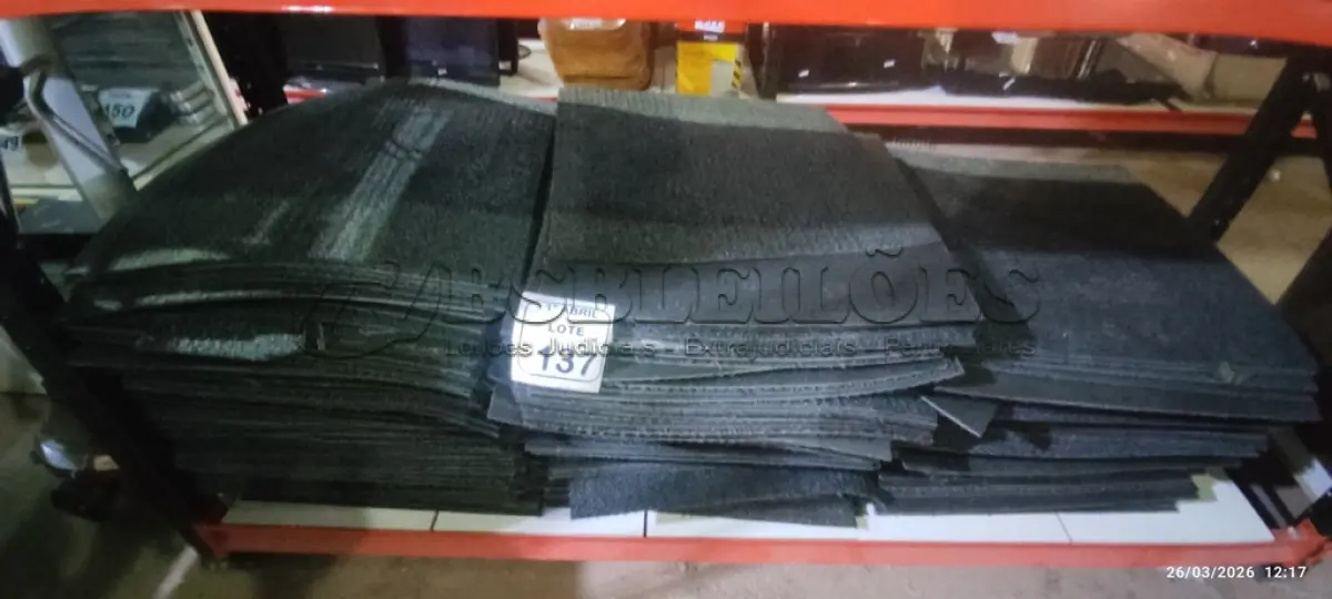 LOTE 137 - 01 LOTE COM GRANDE QUANTIDADE DE TAPETES EMBORRACHADO. (NO ESTADO) ATENÇÃO! FAZER A VISITAÇÃO ANTES DE ARREMATAR, NÃO SABEMOS SE FUNCIONA, LEILÃO NÃO TEM GARANTIA E NEM DEVOLUÇÃO, SUJEITO A POSSÍVEIS AVARIAS VISÍVEIS/OCULTAS E/OU AUSÊNCIA DE COMPONENTES.