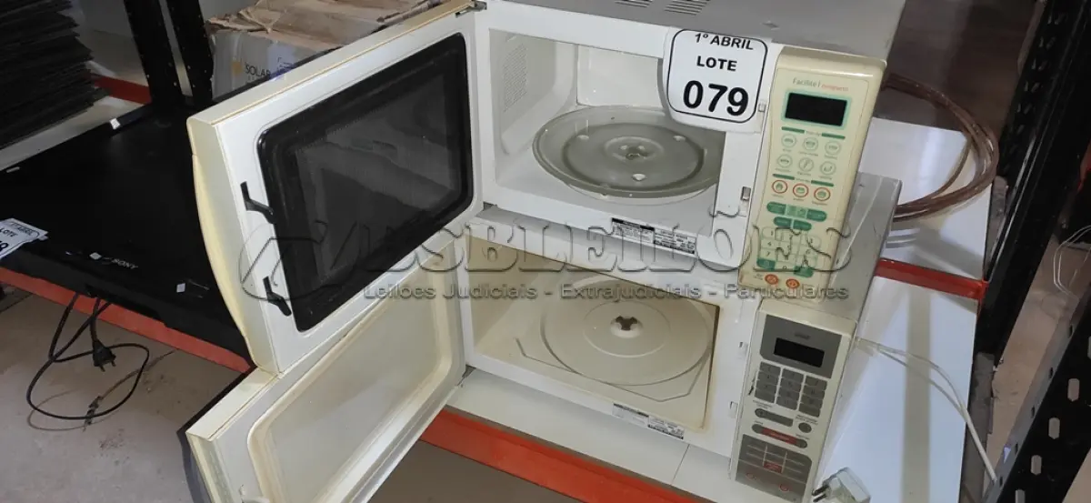 LOTE 079 - 02 MICRO-ONDAS MARCAS BRASTEMP E CONSUL. (NO ESTADO) ATENÇÃO! FAZER A VISITAÇÃO ANTES DE ARREMATAR, NÃO SABEMOS SE FUNCIONA, LEILÃO NÃO TEM GARANTIA E NEM DEVOLUÇÃO, SUJEITO A POSSÍVEIS AVARIAS VISÍVEIS/OCULTAS E/OU AUSÊNCIA DE COMPONENTES.