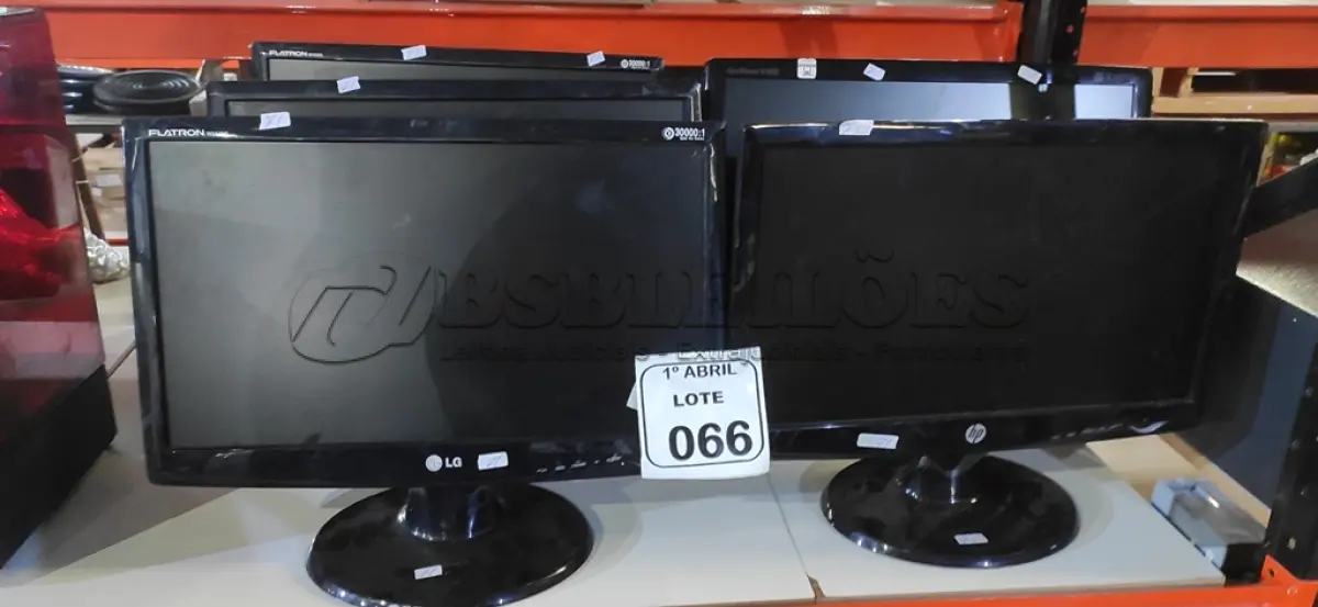 LOTE 066 - 06 MONITORES DE MARCAS E MODELOS DIVERSOS. (NO ESTADO) ATENÇÃO! FAZER A VISITAÇÃO ANTES DE ARREMATAR, NÃO SABEMOS SE FUNCIONA, LEILÃO NÃO TEM GARANTIA E NEM DEVOLUÇÃO, SUJEITO A POSSÍVEIS AVARIAS VISÍVEIS/OCULTAS E/OU AUSÊNCIA DE COMPONENTES.