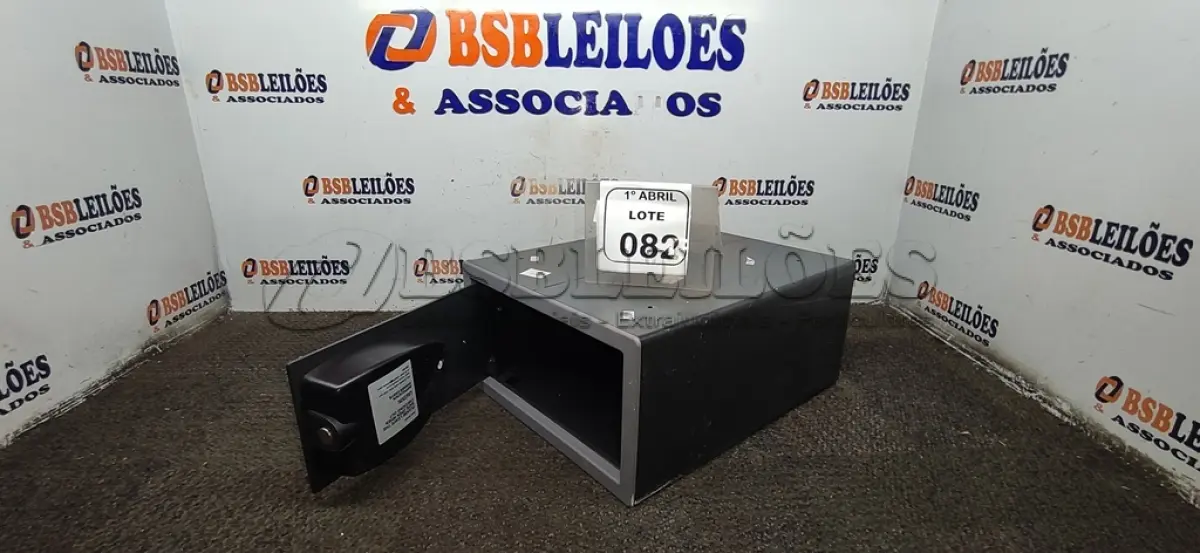 LOTE 082 - 01 COFRE DIGITAL. (NO ESTADO) ATENÇÃO! FAZER A VISITAÇÃO ANTES DE ARREMATAR, NÃO SABEMOS SE FUNCIONA, LEILÃO NÃO TEM GARANTIA E NEM DEVOLUÇÃO, SUJEITO A POSSÍVEIS AVARIAS VISÍVEIS/OCULTAS E/OU AUSÊNCIA DE COMPONENTES.