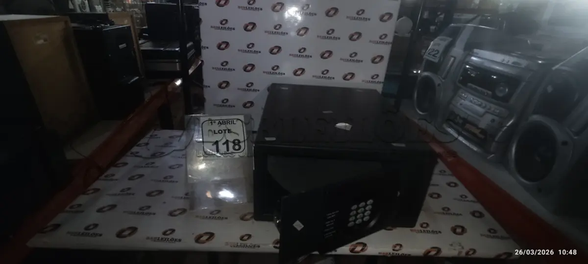 LOTE 118 - 01 COFRE DIGITAL. (NO ESTADO) ATENÇÃO! FAZER A VISITAÇÃO ANTES DE ARREMATAR, NÃO SABEMOS SE FUNCIONA, LEILÃO NÃO TEM GARANTIA E NEM DEVOLUÇÃO, SUJEITO A POSSÍVEIS AVARIAS VISÍVEIS/OCULTAS E/OU AUSÊNCIA DE COMPONENTES.