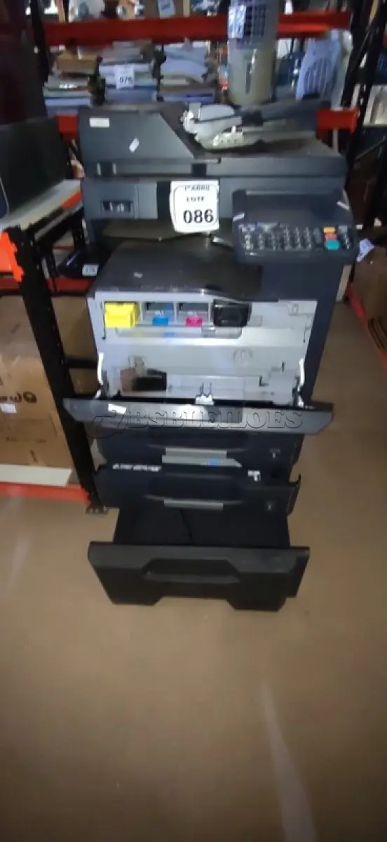 LOTE 086 - 01 COPIADORA TASKALFA 2551CI 110V MARCA KYOCERA. (NO ESTADO) ATENÇÃO! FAZER A VISITAÇÃO ANTES DE ARREMATAR, NÃO SABEMOS SE FUNCIONA, LEILÃO NÃO TEM GARANTIA E NEM DEVOLUÇÃO, SUJEITO A POSSÍVEIS AVARIAS VISÍVEIS/OCULTAS E/OU AUSÊNCIA DE COMPONENTES.