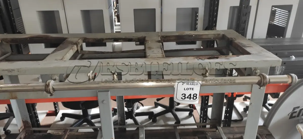 LOTE 348 - 01 FOGÃO INDUSTRIAL DE 04 BOCAS INCOMPLETO. (NO ESTADO) ATENÇÃO! FAZER A VISITAÇÃO ANTES DE ARREMATAR, NÃO SABEMOS SE FUNCIONA, LEILÃO NÃO TEM GARANTIA E NEM DEVOLUÇÃO, SUJEITO A POSSÍVEIS AVARIAS VISÍVEIS/OCULTAS E/OU AUSÊNCIA DE COMPONENTES.
