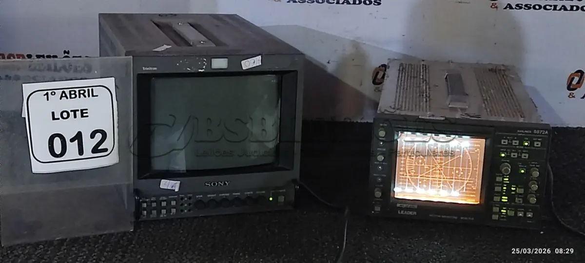 LOTE 012 - 01 MONITOR DE FORMA DE ONDA MODELO 525LINES 5872 A MARCA LEADER E 01 MINITELEVISOR MODELO TRINITRON MARCA SONY. (NO ESTADO) ATENÇÃO! FAZER A VISITAÇÃO ANTES DE ARREMATAR, NÃO SABEMOS SE FUNCIONA, LEILÃO NÃO TEM GARANTIA E NEM DEVOLUÇÃO, SUJEITO A POSSÍVEIS AVARIAS VISÍVEIS/OCULTAS E/OU AUSÊNCIA DE COMPONENTES.