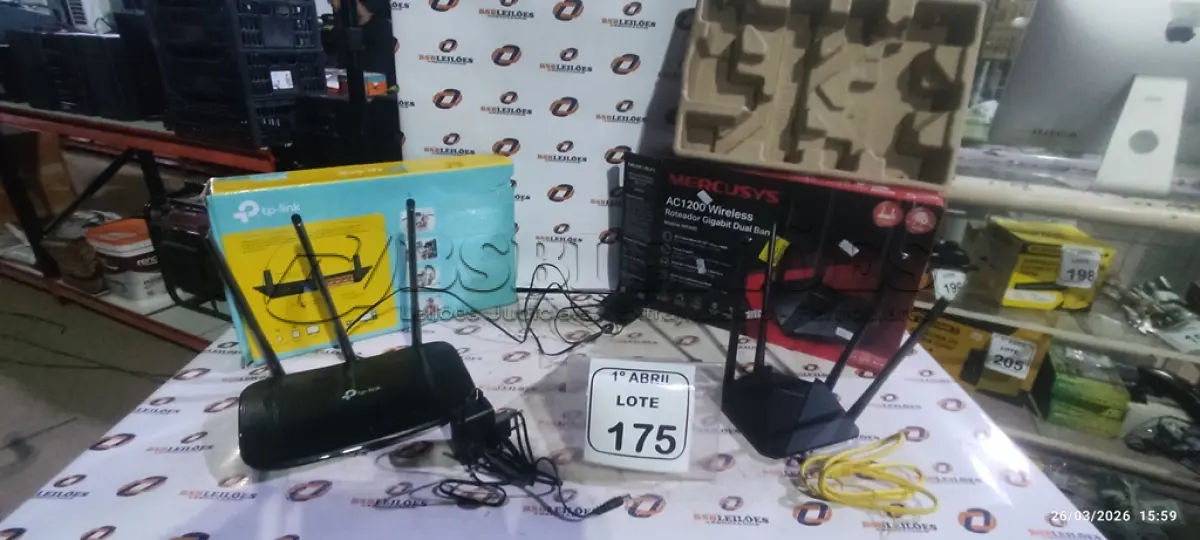 LOTE 175 - 02 ROTEADORES DE INTERNET. (NO ESTADO) ATENÇÃO! FAZER A VISITAÇÃO ANTES DE ARREMATAR, NÃO SABEMOS SE FUNCIONA, LEILÃO NÃO TEM GARANTIA E NEM DEVOLUÇÃO, SUJEITO A POSSÍVEIS AVARIAS VISÍVEIS/OCULTAS E/OU AUSÊNCIA DE COMPONENTES.