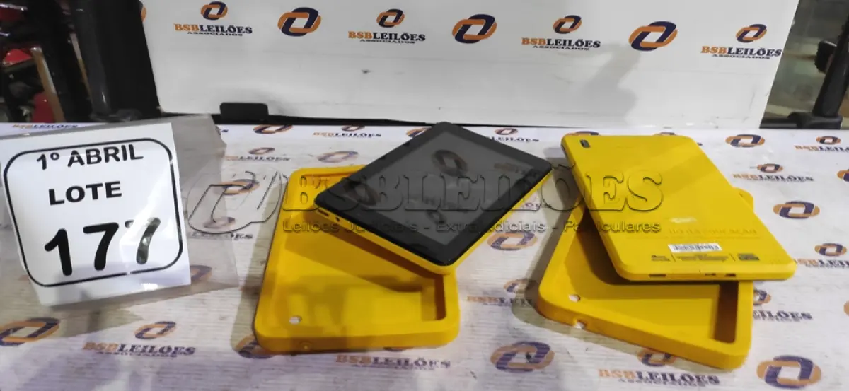 LOTE 177 - 02 TABLETS MARCA CCE. (NO ESTADO) ATENÇÃO! FAZER A VISITAÇÃO ANTES DE ARREMATAR, NÃO SABEMOS SE FUNCIONA, LEILÃO NÃO TEM GARANTIA E NEM DEVOLUÇÃO, SUJEITO A POSSÍVEIS AVARIAS VISÍVEIS/OCULTAS E/OU AUSÊNCIA DE COMPONENTES.