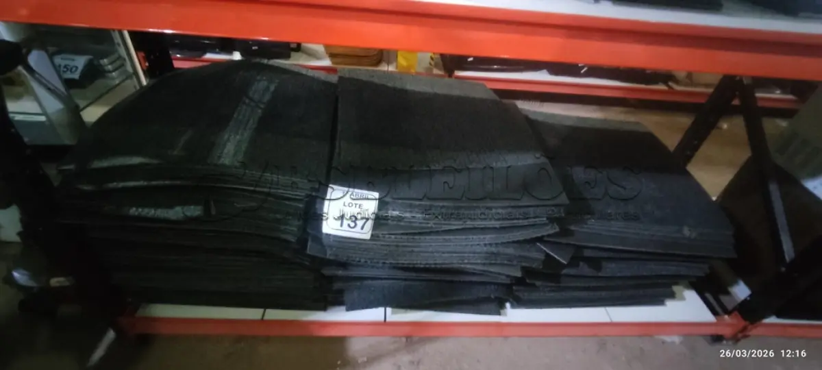 LOTE 137 - 01 LOTE COM GRANDE QUANTIDADE DE TAPETES EMBORRACHADO. (NO ESTADO) ATENÇÃO! FAZER A VISITAÇÃO ANTES DE ARREMATAR, NÃO SABEMOS SE FUNCIONA, LEILÃO NÃO TEM GARANTIA E NEM DEVOLUÇÃO, SUJEITO A POSSÍVEIS AVARIAS VISÍVEIS/OCULTAS E/OU AUSÊNCIA DE COMPONENTES.