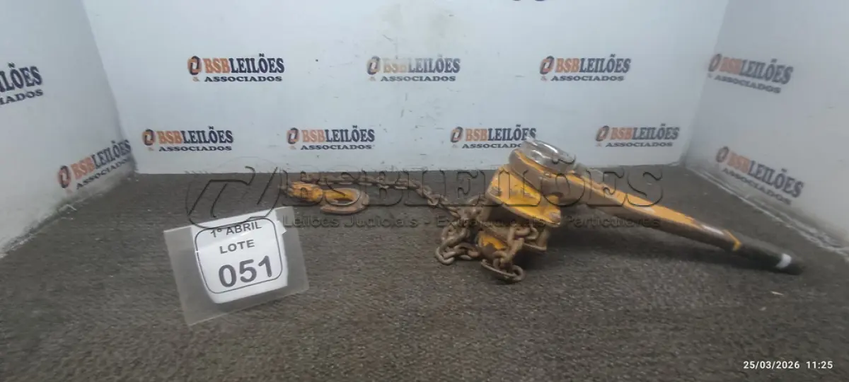 LOTE 051 - 01 TALHA MANUAL DE ALAVANCA. (NO ESTADO) ATENÇÃO! FAZER A VISITAÇÃO ANTES DE ARREMATAR, NÃO SABEMOS SE FUNCIONA, LEILÃO NÃO TEM GARANTIA E NEM DEVOLUÇÃO, SUJEITO A POSSÍVEIS AVARIAS VISÍVEIS/OCULTAS E/OU AUSÊNCIA DE COMPONENTES.