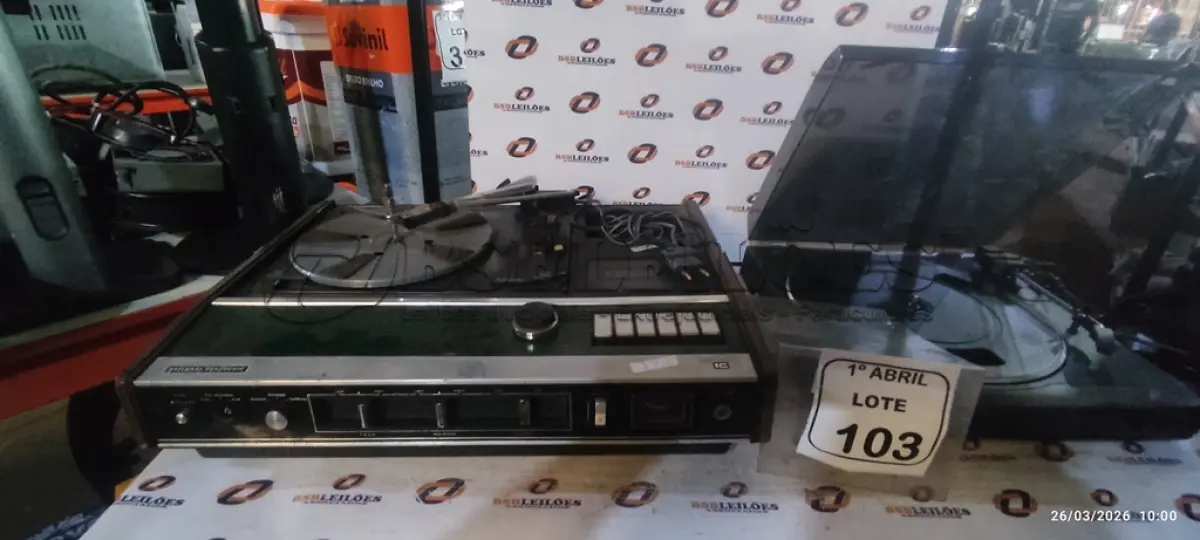 LOTE 103 - 01 CAIXA DE SOM ALTO-FALANTE E 02 TOCA DISCOS MARCAS SONY E PANASONIC. (NO ESTADO) ATENÇÃO! FAZER A VISITAÇÃO ANTES DE ARREMATAR, NÃO SABEMOS SE FUNCIONA, LEILÃO NÃO TEM GARANTIA E NEM DEVOLUÇÃO, SUJEITO A POSSÍVEIS AVARIAS VISÍVEIS/OCULTAS E/OU AUSÊNCIA DE COMPONENTES.