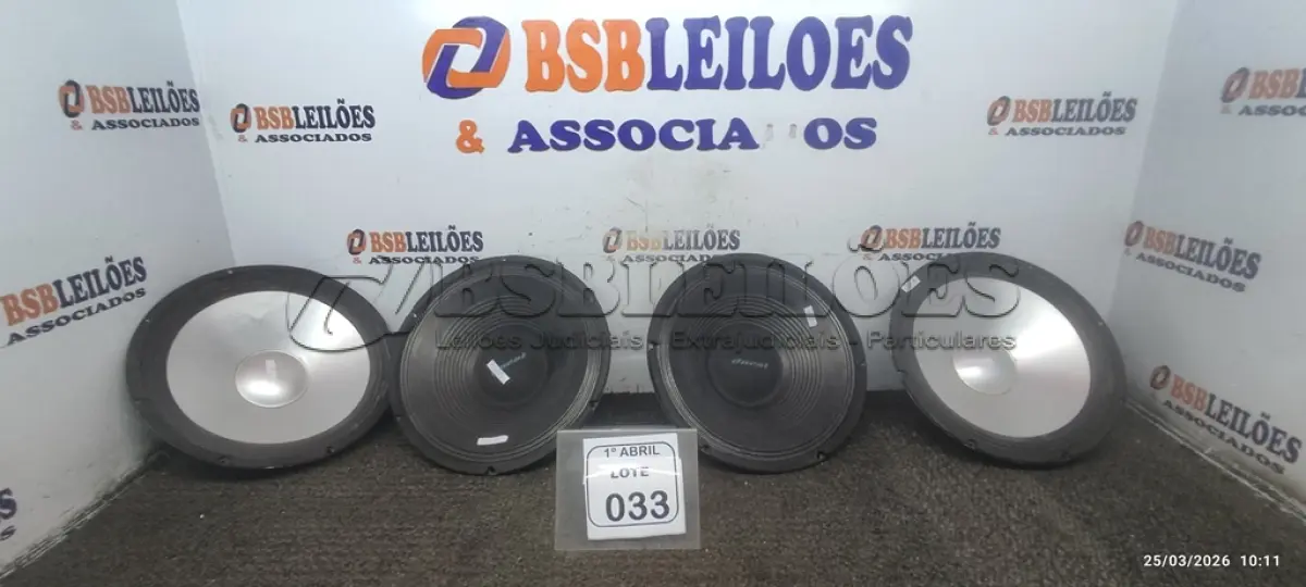 LOTE 033 - 04 ALTO-FALANTES DE SOM. (NO ESTADO) ATENÇÃO! FAZER A VISITAÇÃO ANTES DE ARREMATAR, NÃO SABEMOS SE FUNCIONA, LEILÃO NÃO TEM GARANTIA E NEM DEVOLUÇÃO, SUJEITO A POSSÍVEIS AVARIAS VISÍVEIS/OCULTAS E/OU AUSÊNCIA DE COMPONENTES.