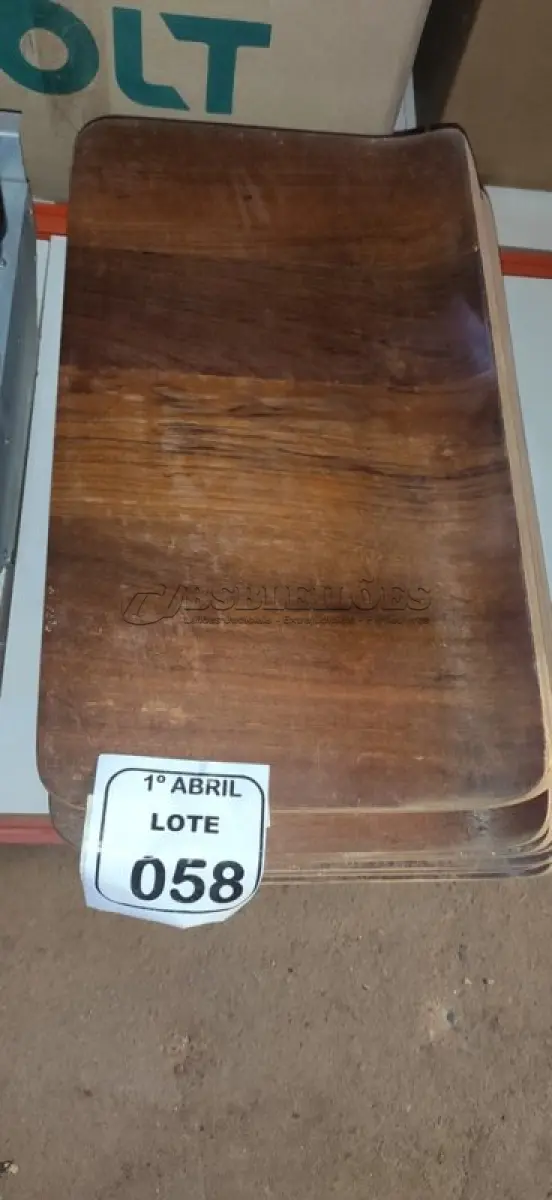 LOTE 058 - 20 PLACAS DE MADEIRA. (NO ESTADO) ATENÇÃO! FAZER A VISITAÇÃO ANTES DE ARREMATAR, NÃO SABEMOS SE FUNCIONA, LEILÃO NÃO TEM GARANTIA E NEM DEVOLUÇÃO, SUJEITO A POSSÍVEIS AVARIAS VISÍVEIS/OCULTAS E/OU AUSÊNCIA DE COMPONENTES.