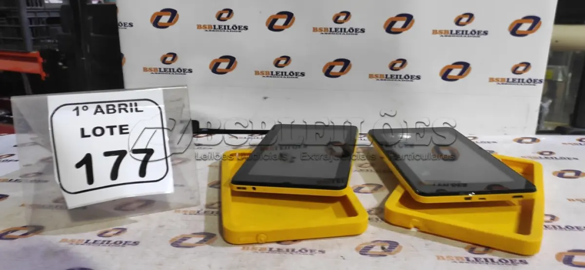 LOTE 177 - 02 TABLETS MARCA CCE. (NO ESTADO) ATENÇÃO! FAZER A VISITAÇÃO ANTES DE ARREMATAR, NÃO SABEMOS SE FUNCIONA, LEILÃO NÃO TEM GARANTIA E NEM DEVOLUÇÃO, SUJEITO A POSSÍVEIS AVARIAS VISÍVEIS/OCULTAS E/OU AUSÊNCIA DE COMPONENTES.