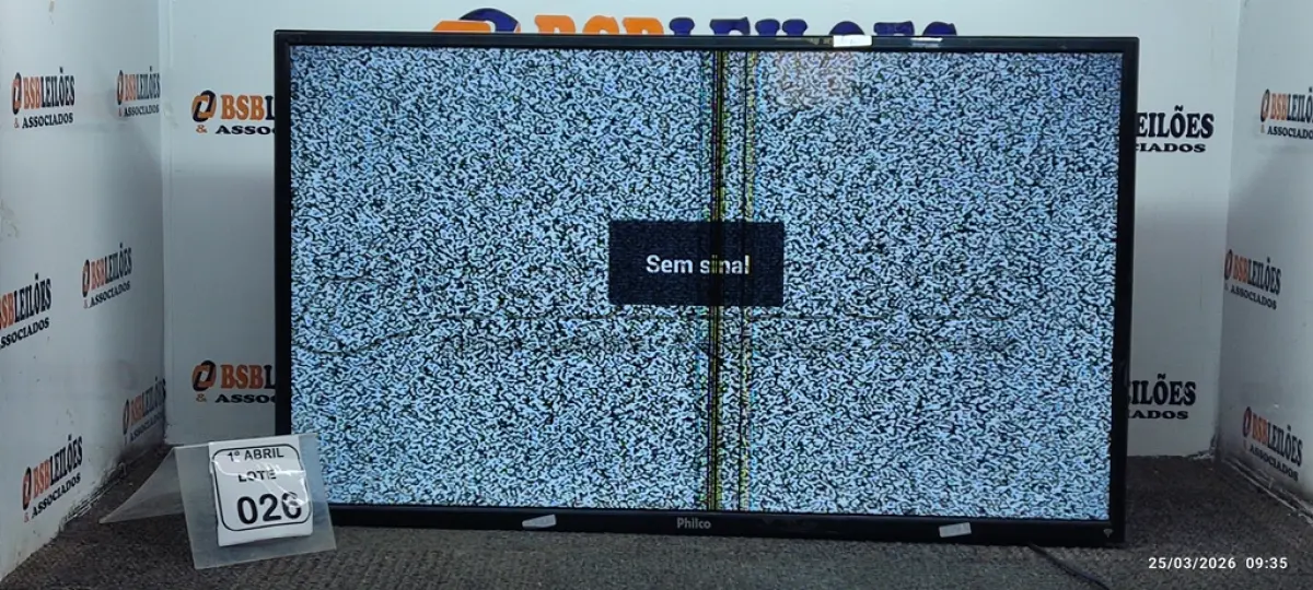 LOTE 026 - 01 TV LCD 39’’ MARCA PHILCO. (NO ESTADO) ATENÇÃO! FAZER A VISITAÇÃO ANTES DE ARREMATAR, NÃO SABEMOS SE FUNCIONA, LEILÃO NÃO TEM GARANTIA E NEM DEVOLUÇÃO, SUJEITO A POSSÍVEIS AVARIAS VISÍVEIS/OCULTAS E/OU AUSÊNCIA DE COMPONENTES.