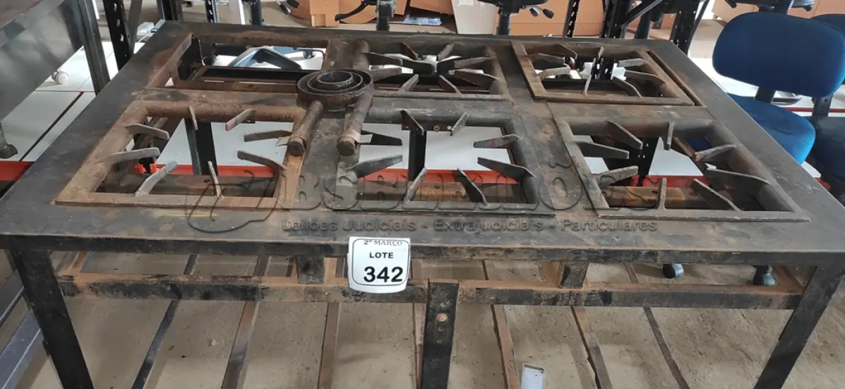 LOTE 342 - 01 FOGÃO INDUSTRIAL DE 06 BOCAS INCOMPLETO. (NO ESTADO) ATENÇÃO! FAZER A VISITAÇÃO ANTES DE ARREMATAR, NÃO SABEMOS SE FUNCIONA, LEILÃO NÃO TEM GARANTIA E NEM DEVOLUÇÃO, SUJEITO A POSSÍVEIS AVARIAS VISÍVEIS/OCULTAS E/OU AUSÊNCIA DE COMPONENTES.