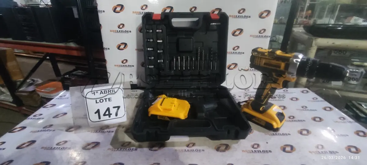 LOTE 147 - 01 FURADEIRA COM 02 BATERIAS, BITS E MALETA. (NO ESTADO) ATENÇÃO! FAZER A VISITAÇÃO ANTES DE ARREMATAR, NÃO SABEMOS SE FUNCIONA, LEILÃO NÃO TEM GARANTIA E NEM DEVOLUÇÃO, SUJEITO A POSSÍVEIS AVARIAS VISÍVEIS/OCULTAS E/OU AUSÊNCIA DE COMPONENTES.