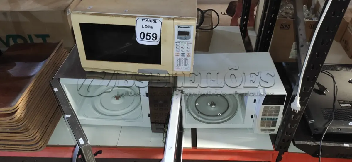 LOTE 059 - 03 MICRO-ONDAS MARCA PANASONIC. (NO ESTADO) ATENÇÃO! FAZER A VISITAÇÃO ANTES DE ARREMATAR, NÃO SABEMOS SE FUNCIONA, LEILÃO NÃO TEM GARANTIA E NEM DEVOLUÇÃO, SUJEITO A POSSÍVEIS AVARIAS VISÍVEIS/OCULTAS E/OU AUSÊNCIA DE COMPONENTES.