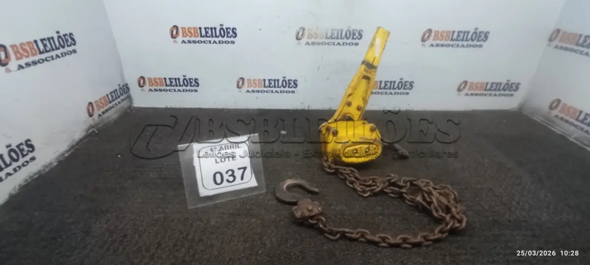 LOTE 037 - 01 TALHA MANUAL DE ALAVANCA. (NO ESTADO) ATENÇÃO! FAZER A VISITAÇÃO ANTES DE ARREMATAR, NÃO SABEMOS SE FUNCIONA, LEILÃO NÃO TEM GARANTIA E NEM DEVOLUÇÃO, SUJEITO A POSSÍVEIS AVARIAS VISÍVEIS/OCULTAS E/OU AUSÊNCIA DE COMPONENTES.